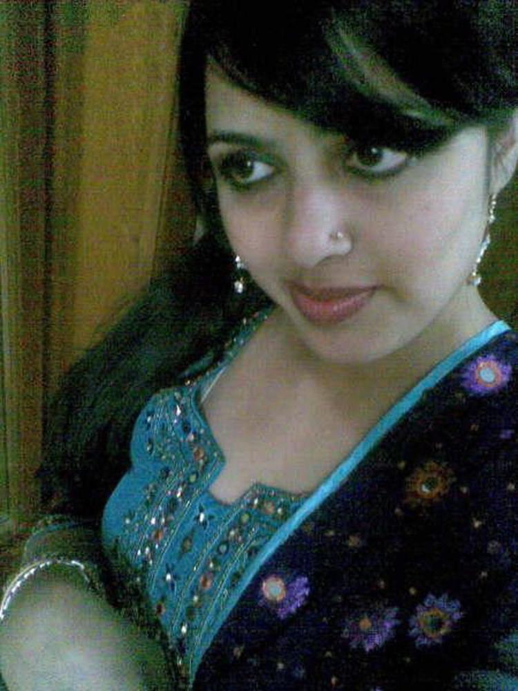 17P Indian wife showing her big boobs and pussy