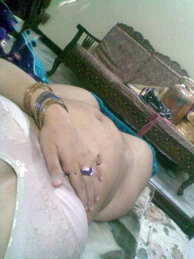 17P Indian wife showing her big boobs and pussy