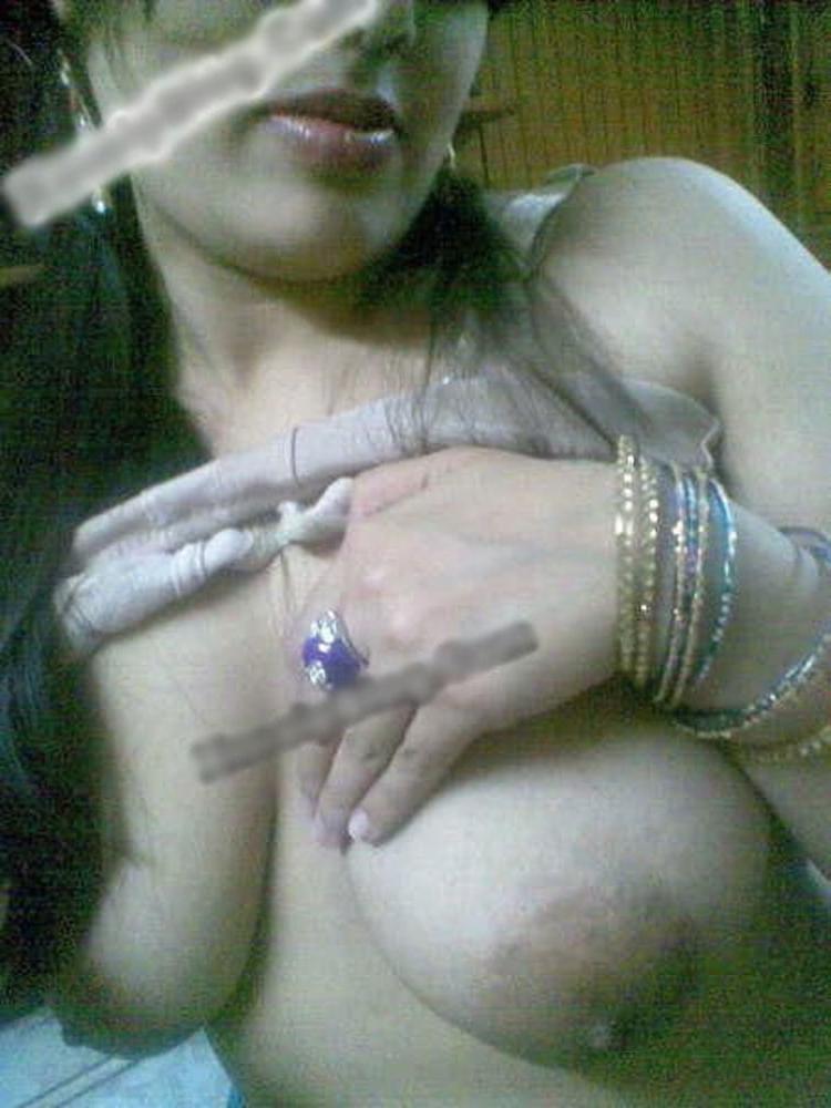 17P Indian wife showing her big boobs and pussy