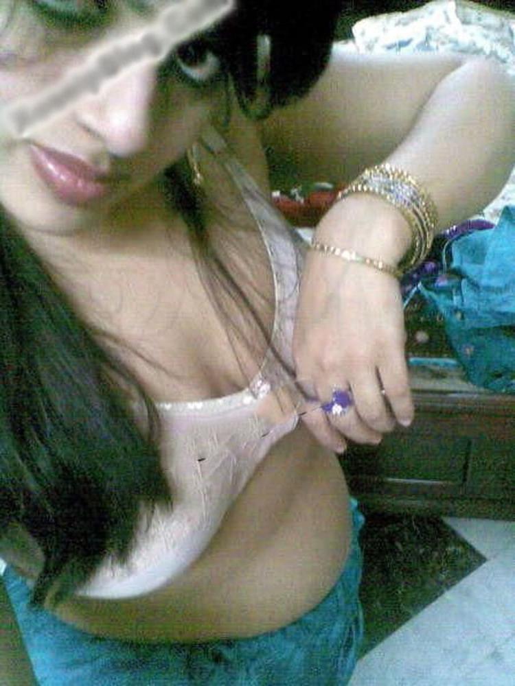 17P Indian wife showing her big boobs and pussy