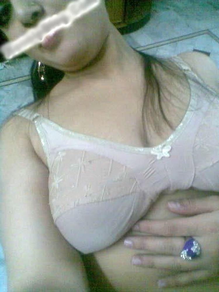 17P Indian wife showing her big boobs and pussy