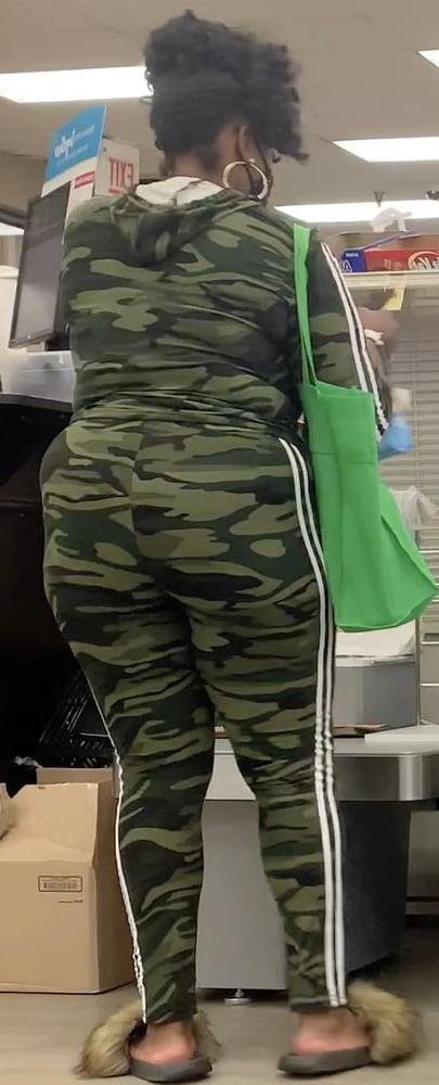 25P New candid booty