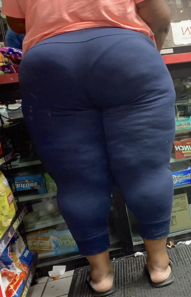 25P New candid booty