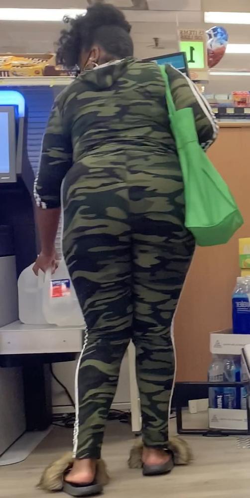 25P New candid booty