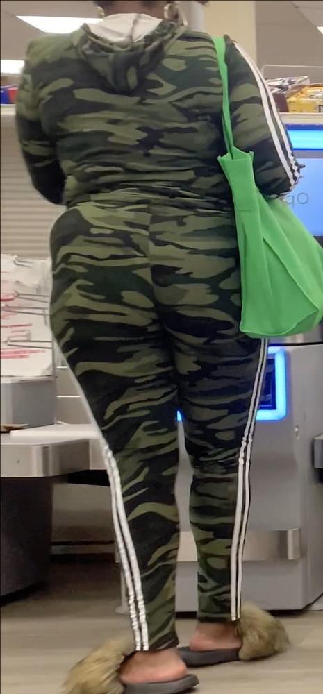 25P New candid booty