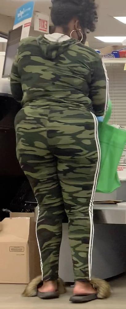 25P New candid booty