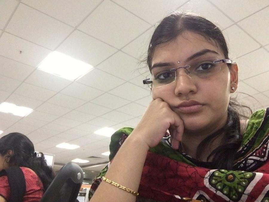 14P Indian wife showing her big boobs