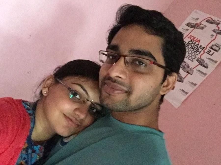 14P Indian wife showing her big boobs