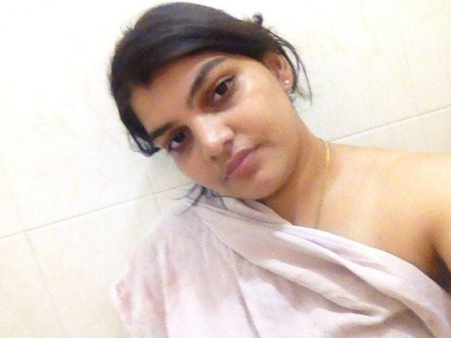 14P Indian wife showing her big boobs
