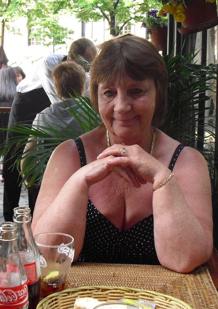 25P Mature ladies