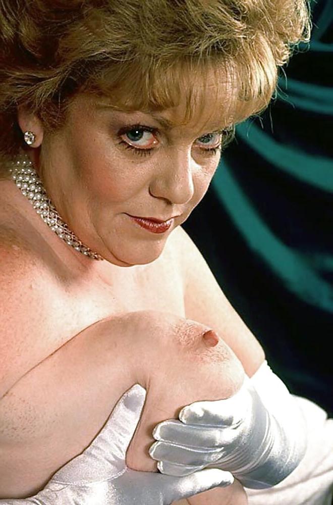 14P Mature Moms Exposed