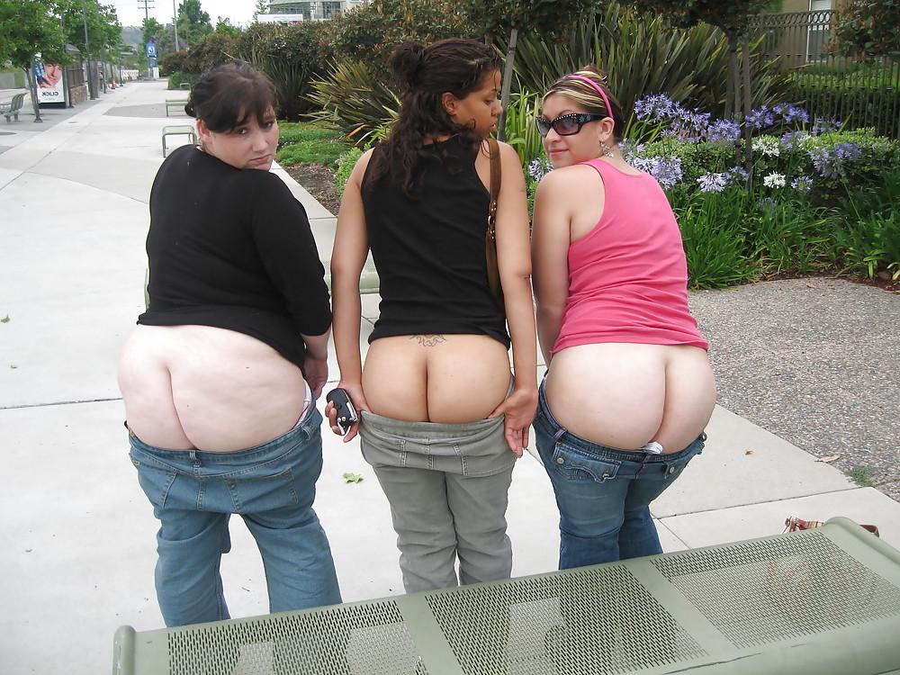 25P Street  Mooning  Girls  Pictures!