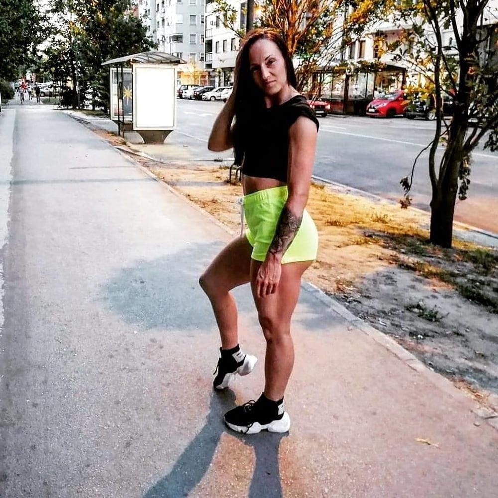 11P Novosadska mamica zeljna kurca Serbian single mom whore