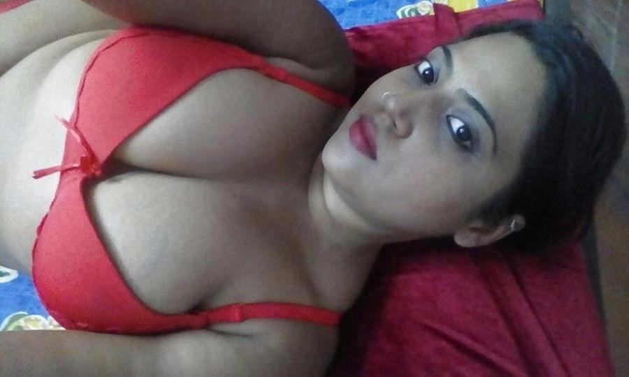 17P indian wife showing her big natural boobs