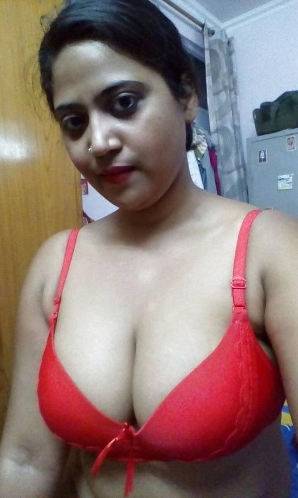 17P indian wife showing her big natural boobs