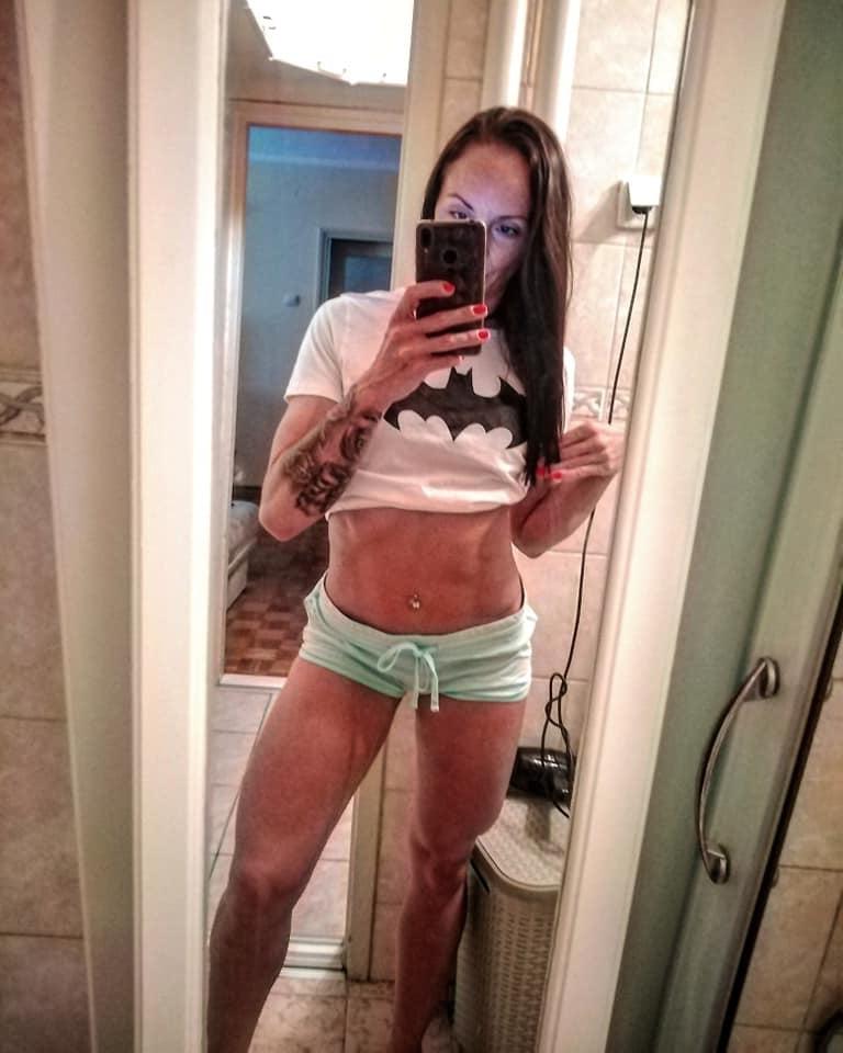 15P Serbian Single mom whore Novosacka mamica kurva