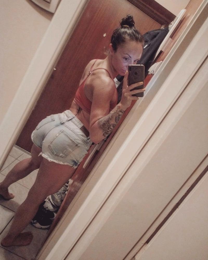 15P Serbian Single mom whore Novosacka mamica kurva
