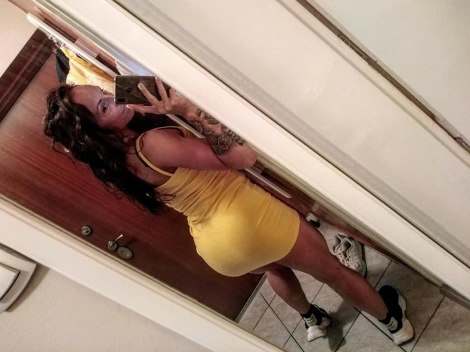 15P Serbian Single mom whore Novosacka mamica kurva