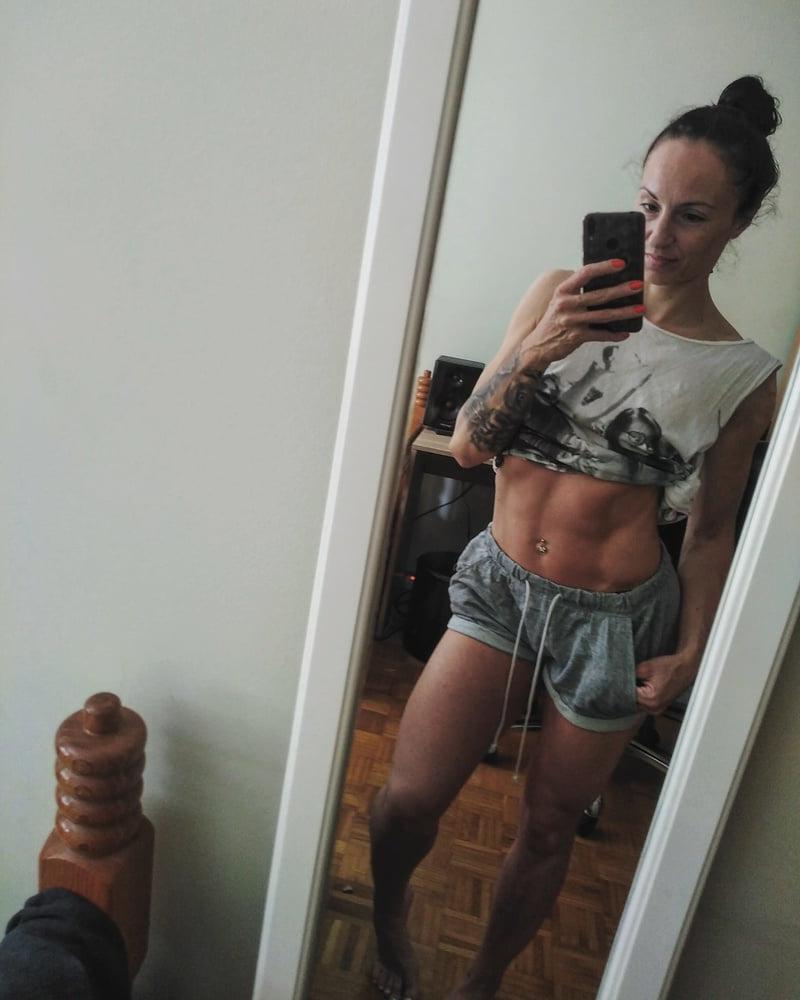 15P Serbian Single mom whore Novosacka mamica kurva