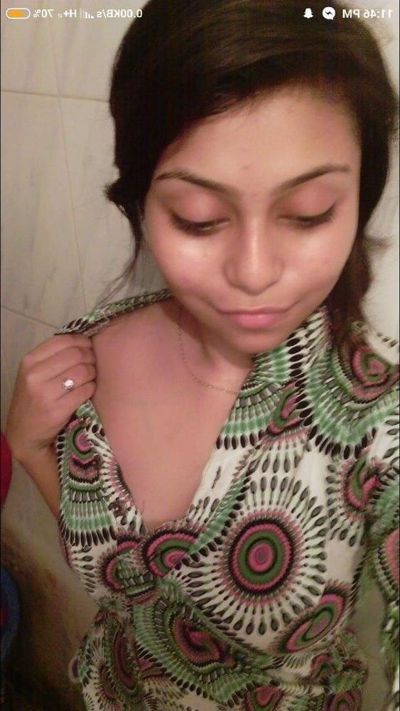 22P Cute desi exposing big boobs