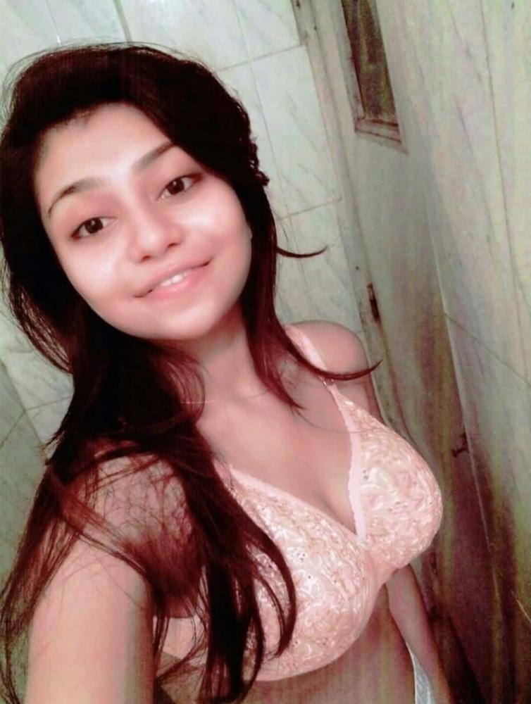 22P Cute desi exposing big boobs