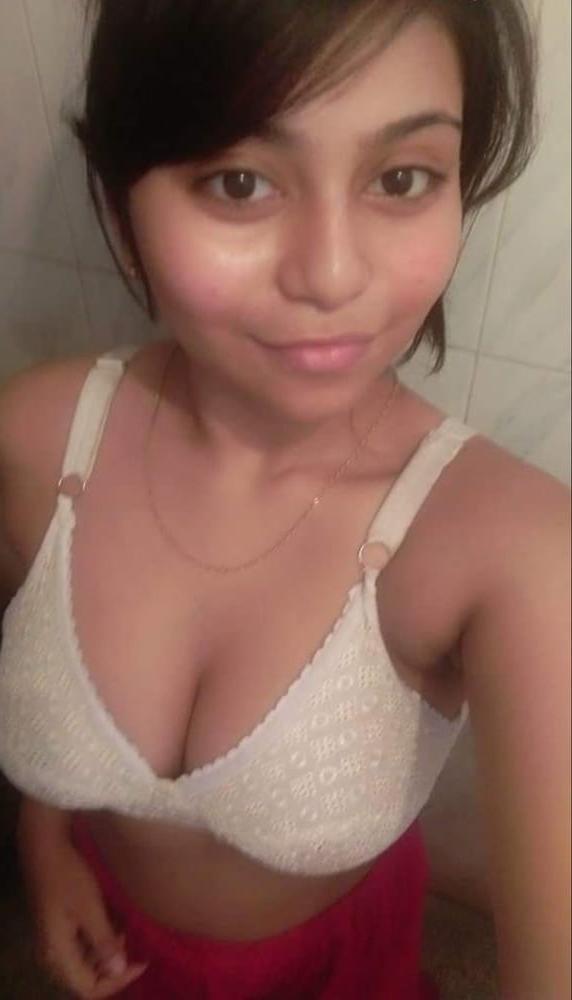 22P Cute desi exposing big boobs