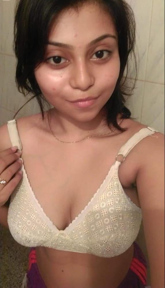 22P Cute desi exposing big boobs