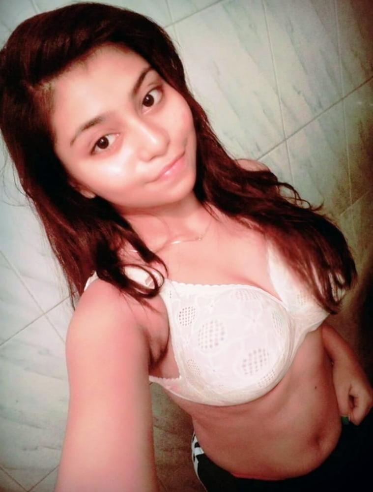 22P Cute desi exposing big boobs