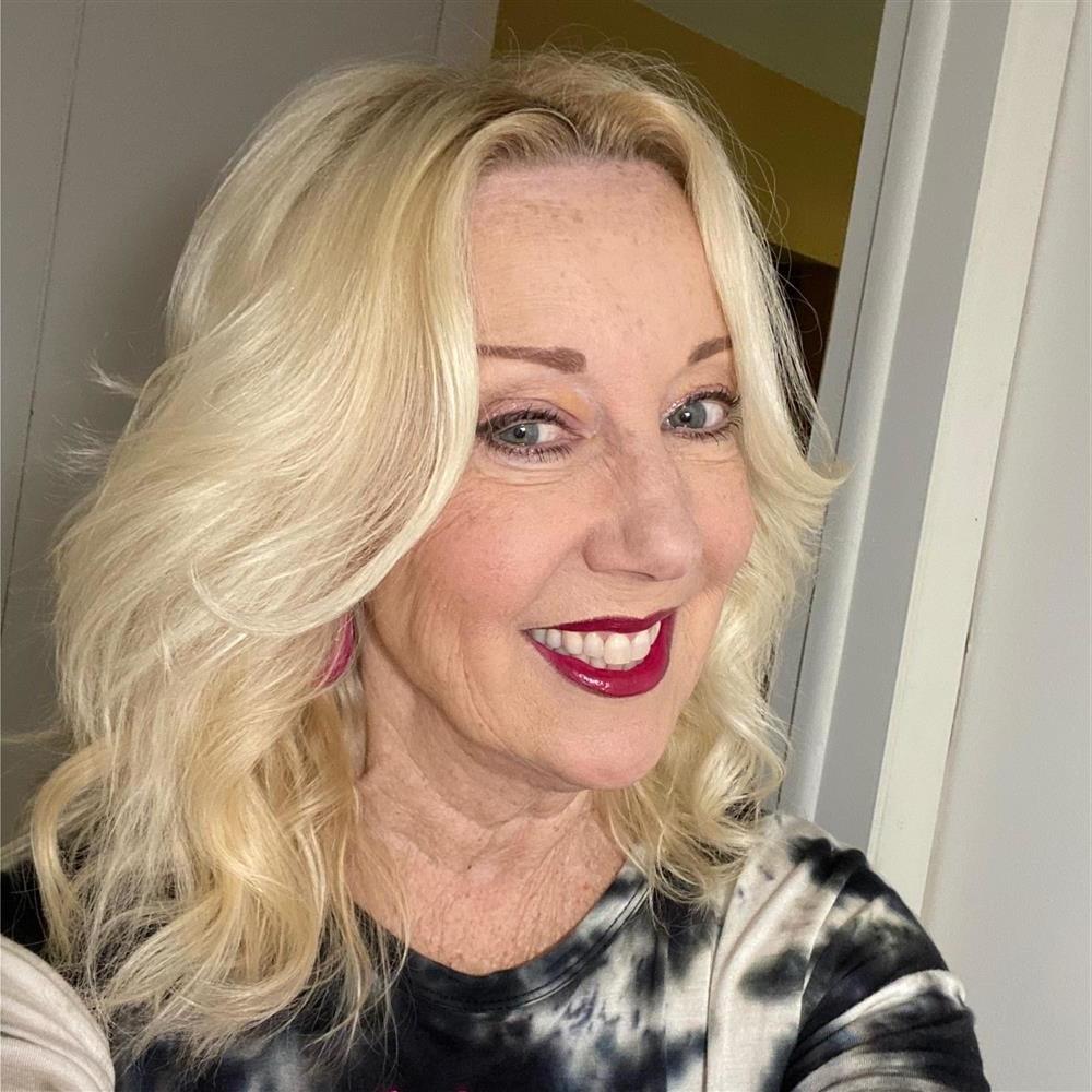 25P Mature Faces To Shoot Your Load Over 4