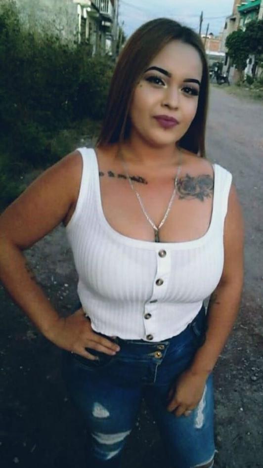 25P Big boobs Karen