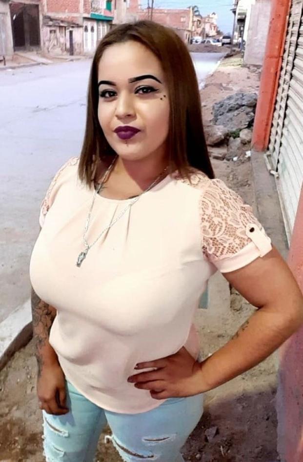 25P Big boobs Karen