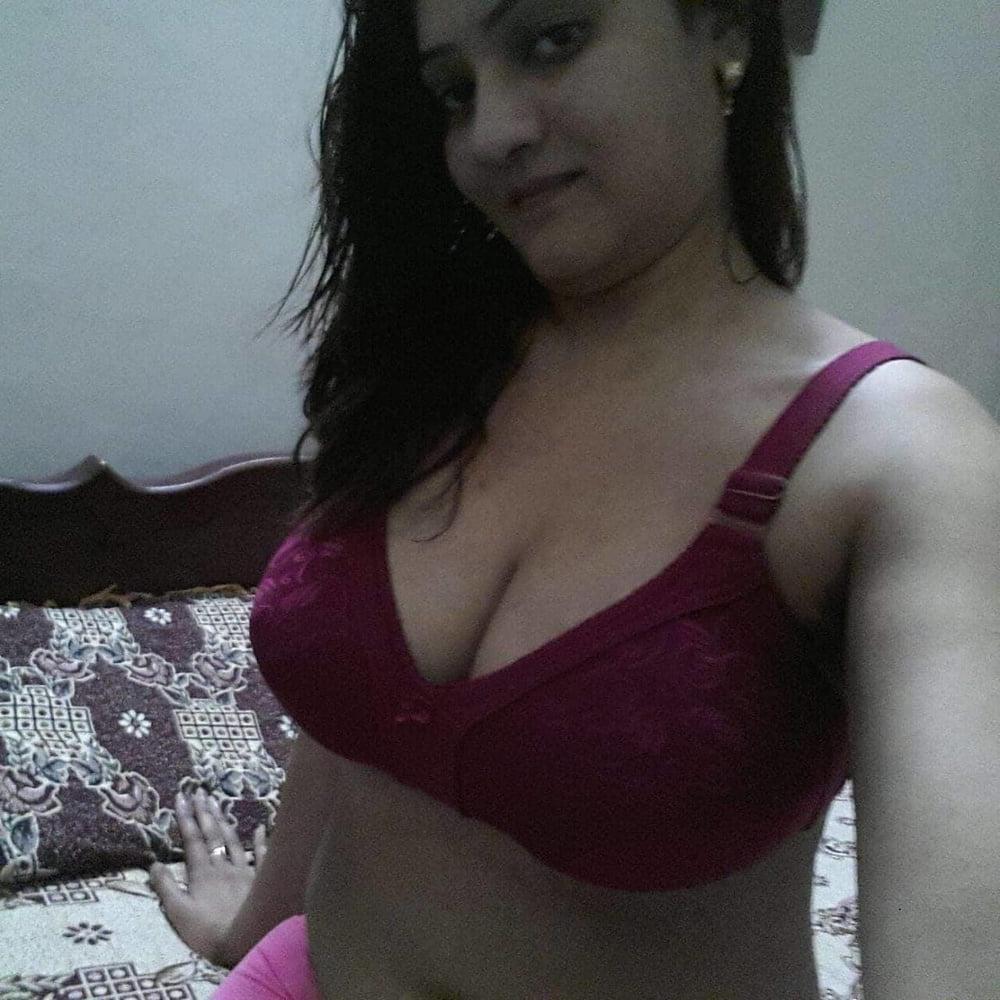 16P Nude Big boobs Traditional desi wife
