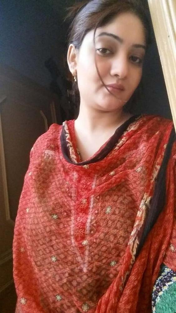 16P Nude Big boobs Traditional desi wife