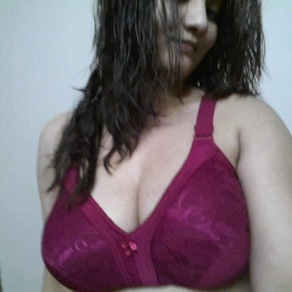 16P Nude Big boobs Traditional desi wife