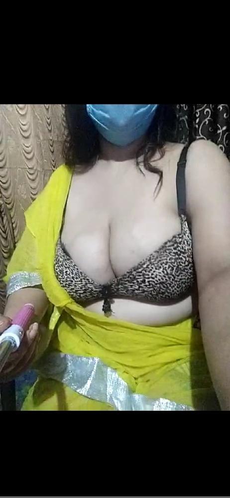 11P Indian aunty showing big boobs  ( video comming soon)