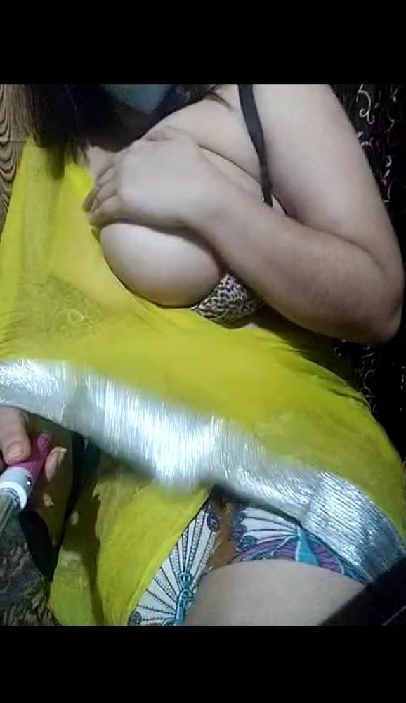 11P Indian aunty showing big boobs  ( video comming soon)