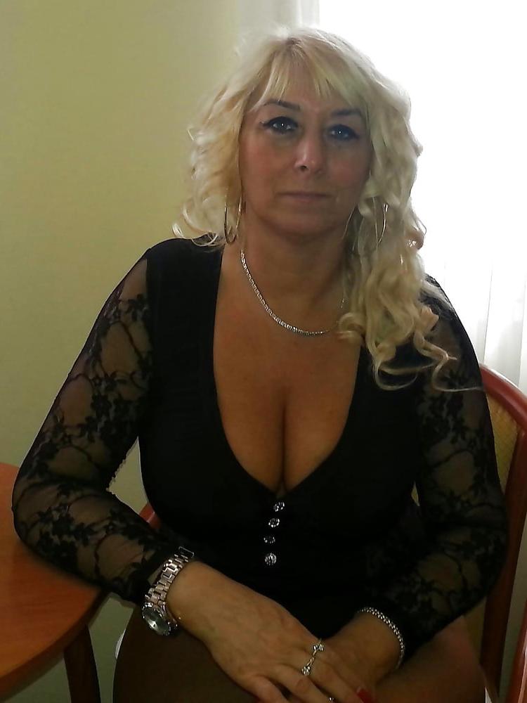 25P hot mom milf