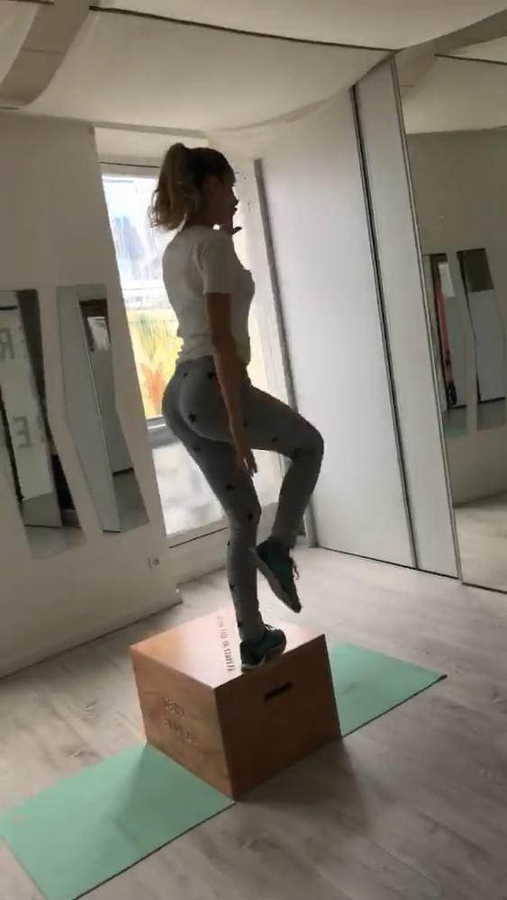 25P Camille Lou francaise big tits big booty feet