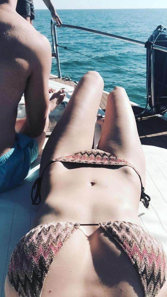 25P Camille Lou francaise big tits big booty feet