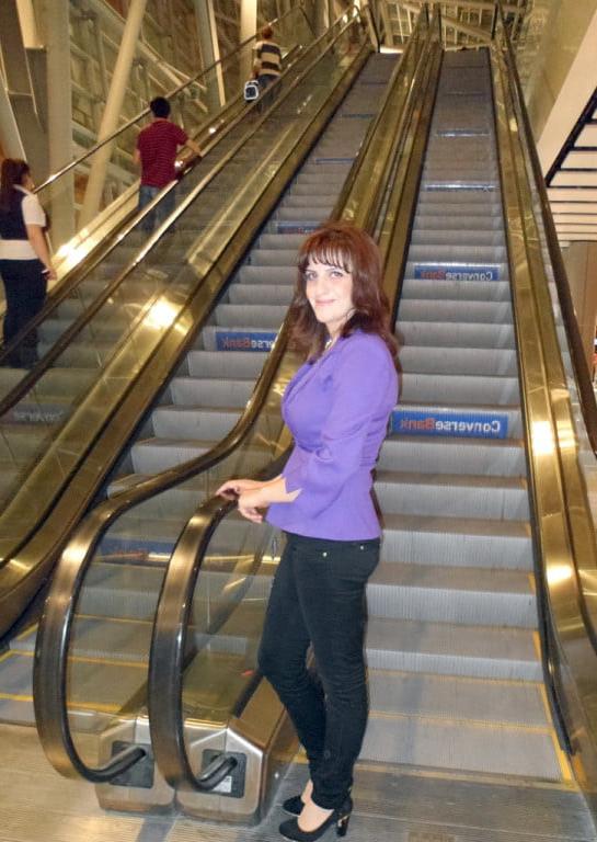 25P Hot skinny mom with beautiful legs