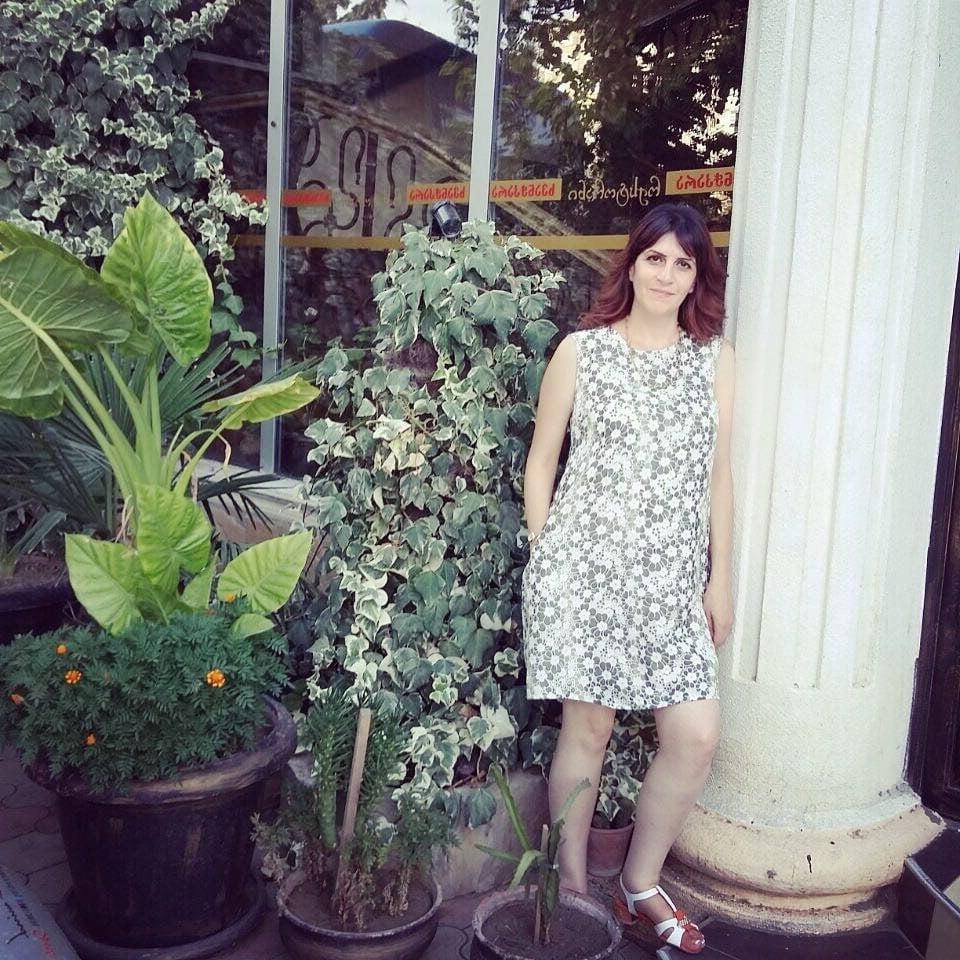 25P Hot skinny mom with beautiful legs