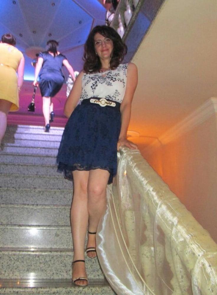 25P Hot skinny mom with beautiful legs