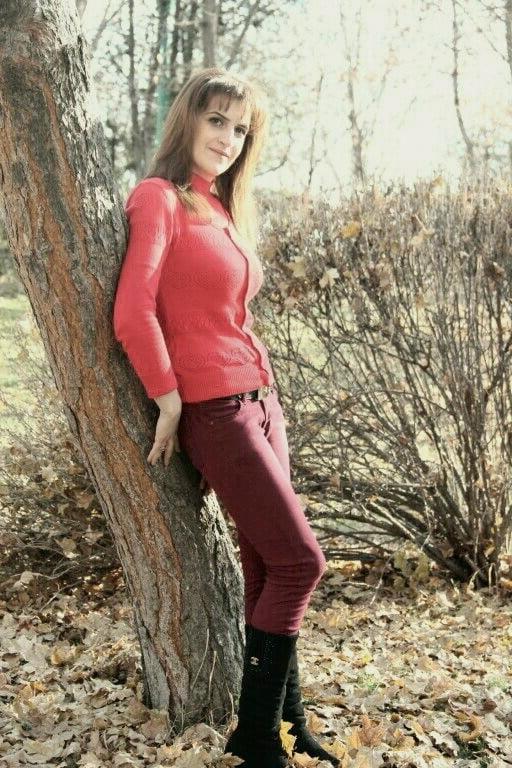 25P Hot skinny mom with beautiful legs
