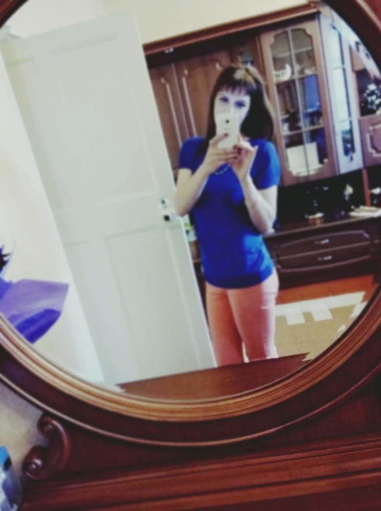 25P Hot skinny mom with beautiful legs