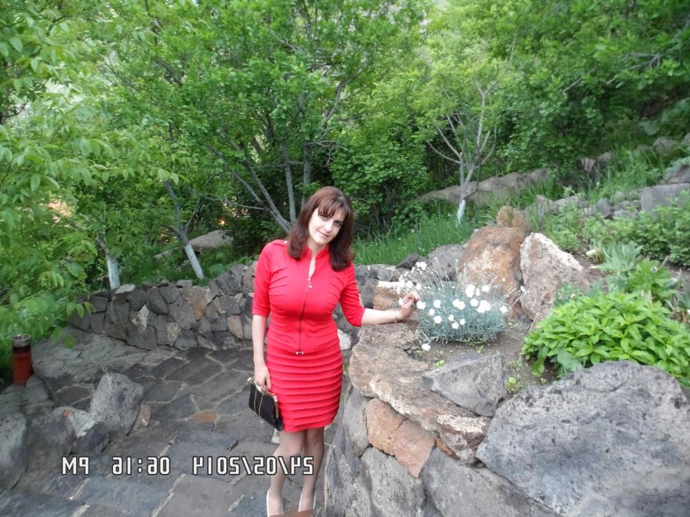 25P Hot skinny mom with beautiful legs
