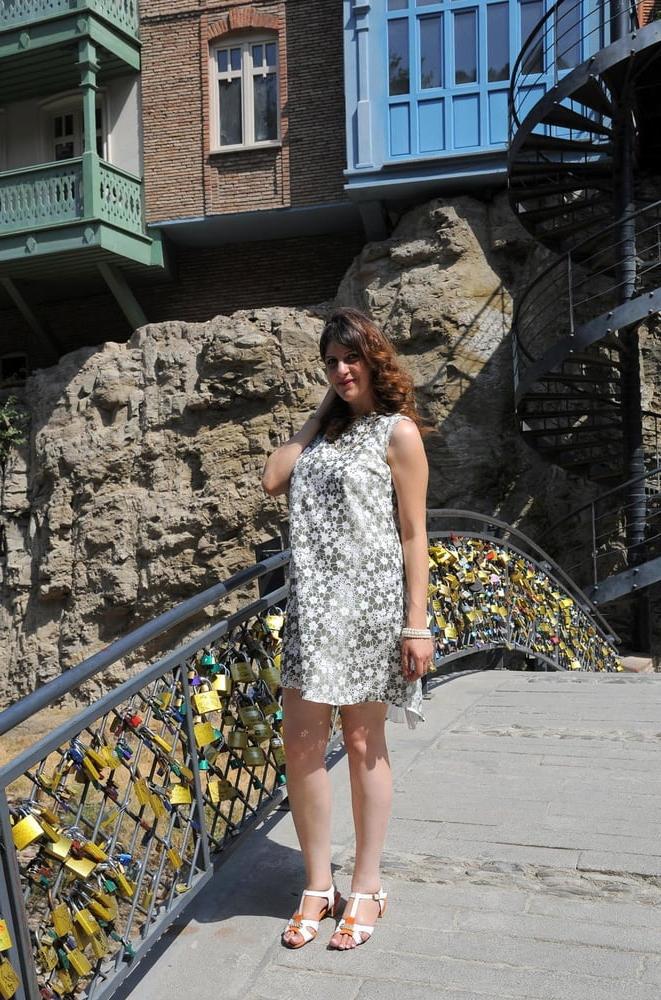 25P Hot skinny mom with beautiful legs