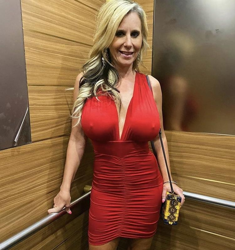 25P Bang Babes 20..Sexy As Fuck MILF Will Make You Cum So Hard