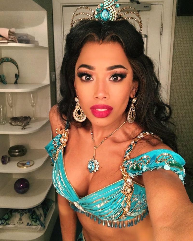 8P Sexy Babe Jade Ewen Will Make You Cum