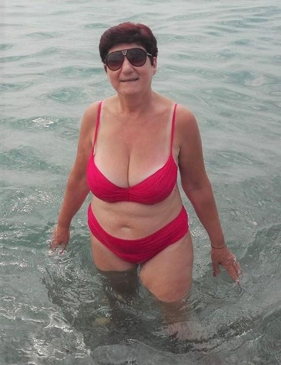 25P Mature ladies