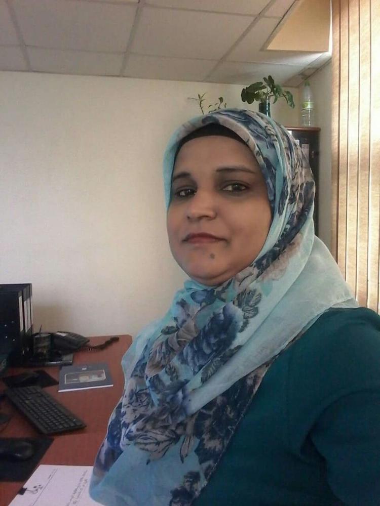 10P Indo Paki Muslim Mature Hijab Slut Whore shows her BIG BOOBS